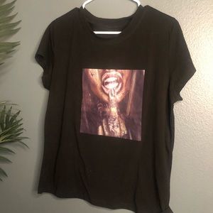 Sexy Women’s Graphic Tee !
